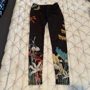 Noli Yoga butterfly leggings size small